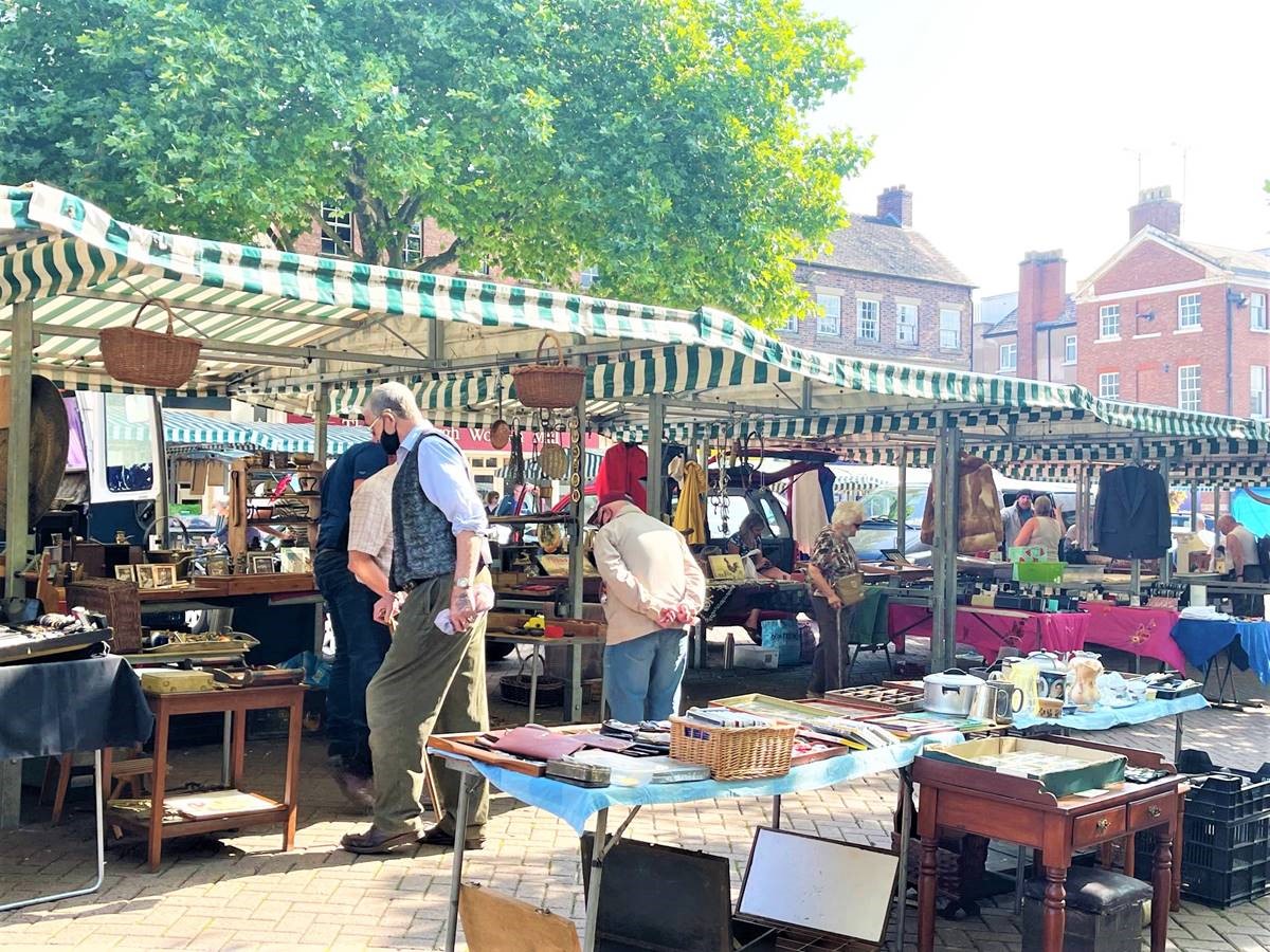 A photo of people browsing the antiques market