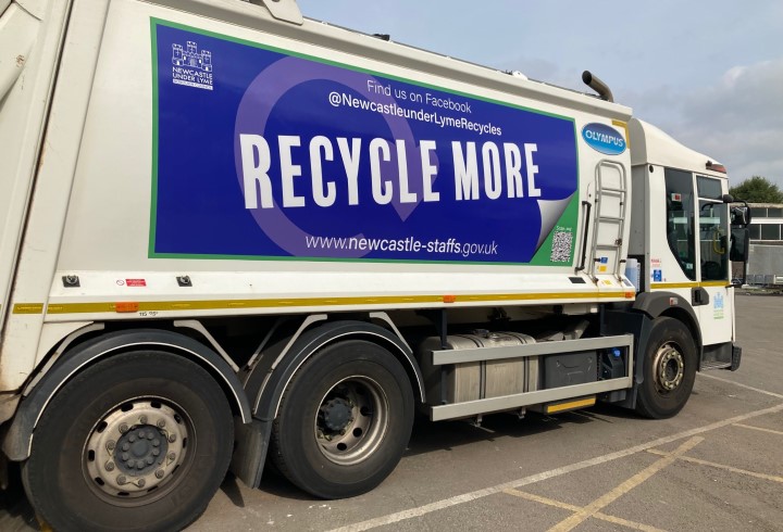 Bin collection vehicle