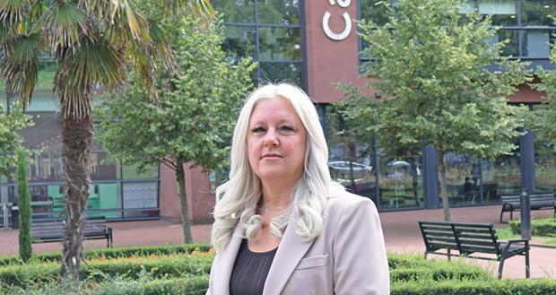Image shows Vanessa Renshaw standing in Queens Gardens