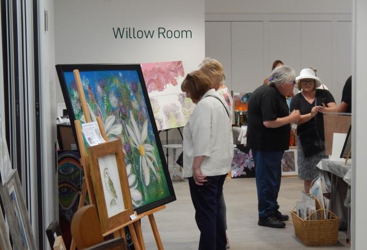 Indoor art market