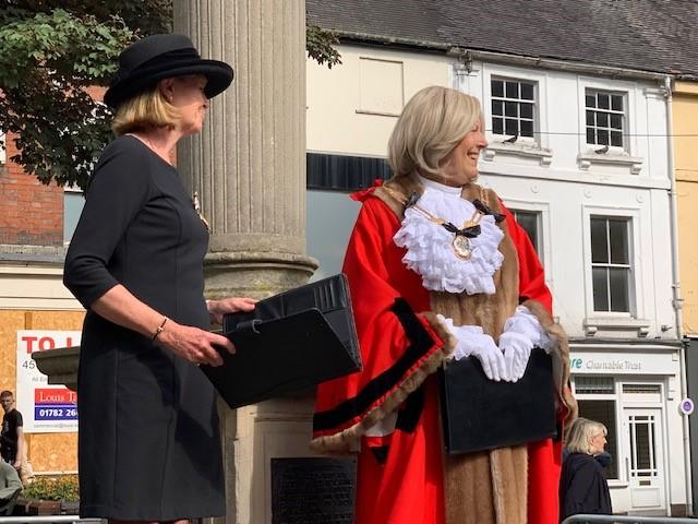 Mayor Gill Burnett and Deputy Lieutenant, Julie Arkle