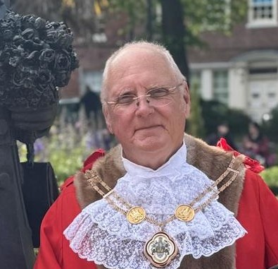 A picture of Cllr. Christopher Bailey in mayor clothes